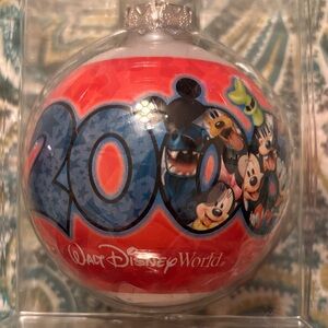 Walt Disney World 2006 Holiday ball ornament